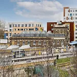 Bright Greenwich Flat Near Canary Wharf By Underthedoormat